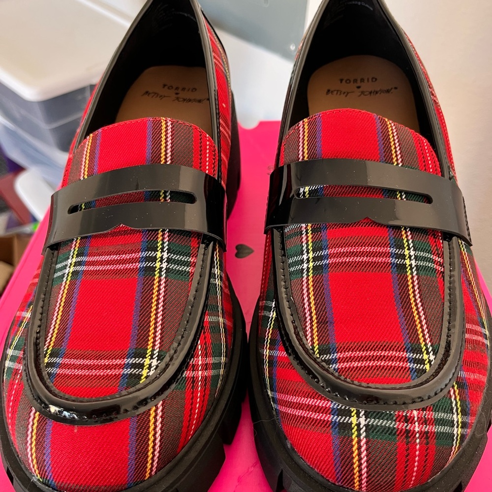 Betsey Johnson Red Plaid Womens Loafers from Torrid 13 WW